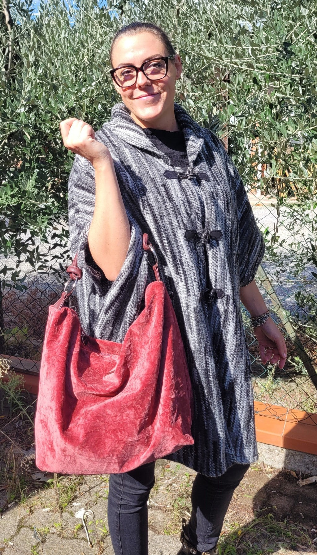 Mantella Misbarrè in lana colorata nera, grigia, panna - ULTIMO PEZZO DISPONIBILE!